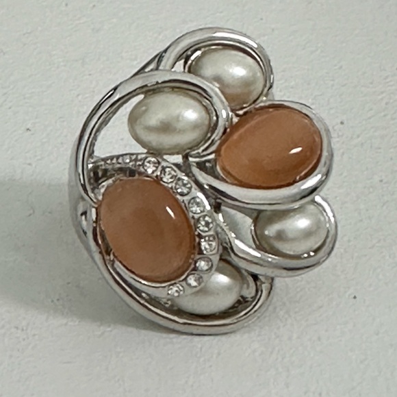 Pearl Cocktail Ring with Peach & Crystal Accents - Picture 2 of 3